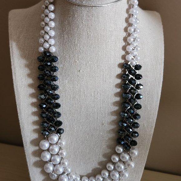 Ladies Fashion Beaded NWT Necklace Set - Picture 5 of 10